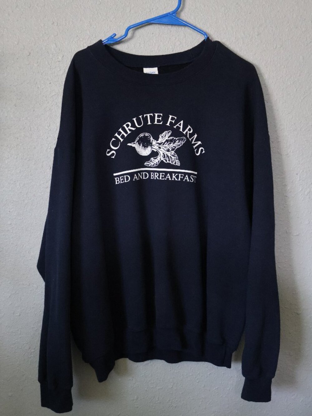 Gildan Schrute Farms Bed & Breakfast Sweatshirt Navy XL - Picture 1 of 4